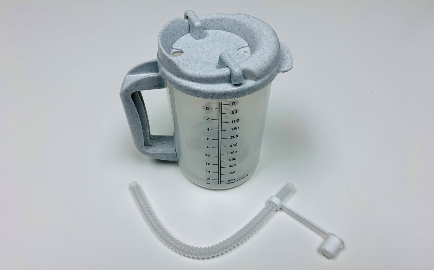 TM-20 - Low Temp Reusable Plastic 20oz Clear Hospital Graduation Mug with Handle & Dual Action Lid and Reusable Straw