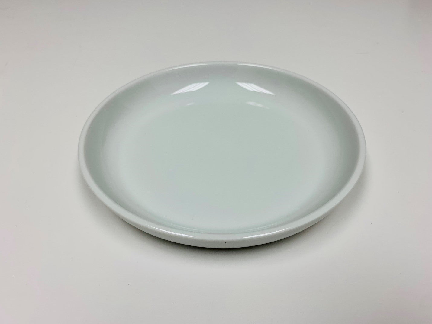 V369 - Porcelain 7.75" Flat Bottom White Plate
